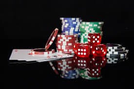 jackpot city ငွေသွင်းနည်း အဆင့်ဆင့် မြန်မာ ကစားသမား ဖုန်းဖြင့် ငွေလွှဲနေသော ပုံ